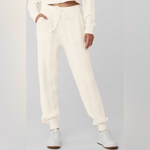 ALO Winter ❄️ Bliss Cable Knit Jogger Pants Ivory XXS NWT